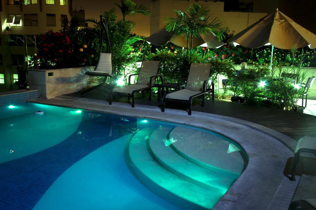 Hotel Atlantico Tower Rio de Janeiro Exterior photo A swimming pool with a swimming pool light