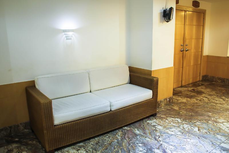 Hotel Atlantico Tower Rio de Janeiro Exterior photo A sofa in a hotel room.