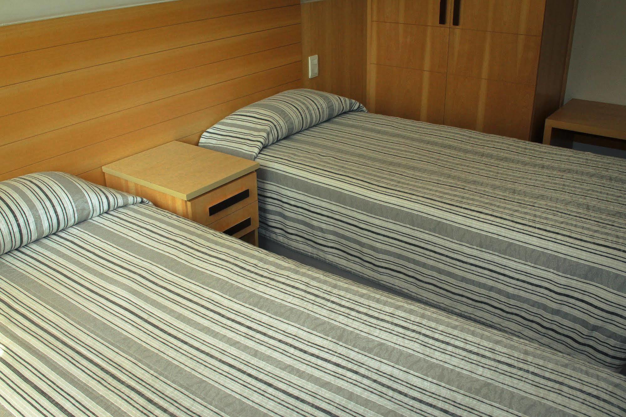 Hotel Atlantico Tower Rio de Janeiro Exterior photo Two beds in a hotel room